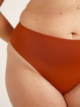 Carregar imagem no visualizador da galeria, Parte de Baixo Biquini Fiji Marrom Camelo UV50+ - panou.br