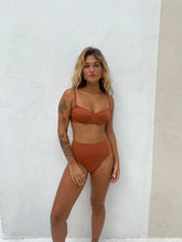 Carregar imagem no visualizador da galeria, Top Biquíni Búzios Marrom Camelo UV 50+ - panou.br