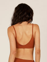 Carregar imagem no visualizador da galeria, Top Biquini Menorca - Camelo UV 50+ - panou.br