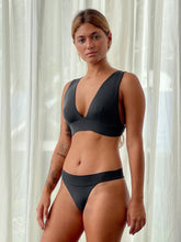 Carregar imagem no visualizador da galeria, Top Biquíni Santorini Cinza Chumbo UV50+ - panou.br