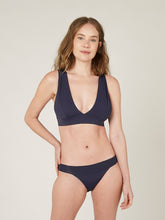 Carregar imagem no visualizador da galeria, Top Biquíni Santorini Marinho UV50+ - panou.br