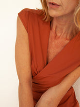 Carregar imagem no visualizador da galeria, Blusa Cachecouer Amsterdã UV+50 Marrom Camelo - panou.br
