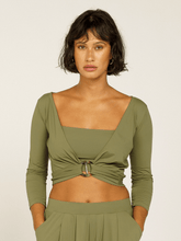 Carregar imagem no visualizador da galeria, Blusa Cachequer Moscou UV +50 Verde Alcaparra - panou.br
