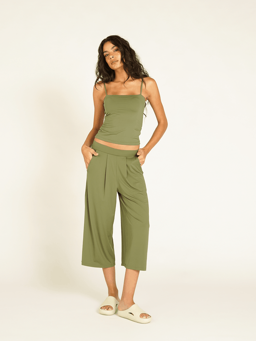 Calça Pantacourt St Tropez Verde Alcaparra Cerrado UV +50 - panou.br