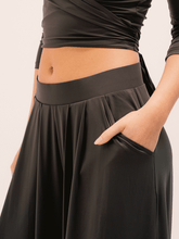 Carregar imagem no visualizador da galeria, Calça Pantalona Budapeste Cinza Chumbo UV 50+ - panou.br
