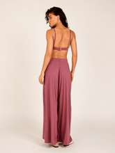 Carregar imagem no visualizador da galeria, Calça Pantalona Budapeste Roxo Marsala UV 50+ - panou.br
