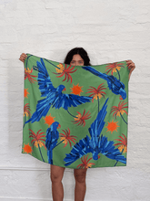 Carregar imagem no visualizador da galeria, Lenço Céu de Araras - panou.br
