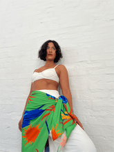 Carregar imagem no visualizador da galeria, Pareô Céu de Araras - panou.br
