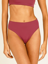 Carregar imagem no visualizador da galeria, Parte de Baixo Biquíni Fiji Roxo Marsala UV50+ - panou.br
