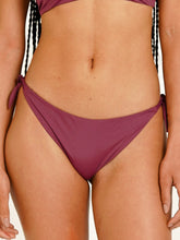 Carregar imagem no visualizador da galeria, Parte de Baixo Biquíni Menorca Roxo Marsala UV 50+ - panou.br
