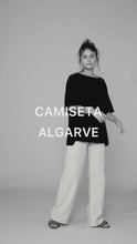Carregar e reproduzir vídeo no visualizador da galeria, Camiseta Feminina Algarve Preto
