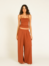Carregar imagem no visualizador da galeria, Calça Pantalona Budapeste Marrom Camelo UV +50
