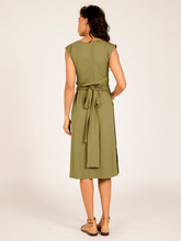 Carregar imagem no visualizador da galeria, Vestido Cachecouer Tóquio Verde Alcaparra UV 50+ - panou.br
