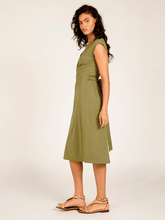 Carregar imagem no visualizador da galeria, Vestido Cachecouer Tóquio Verde Alcaparra UV 50+ - panou.br
