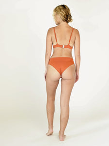 Biquíni Galápagos Laranja Ocre UV 50+, Hot Pant e Top com Sustentação - panou.br
