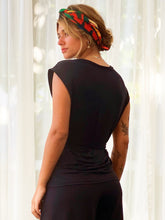 Carregar imagem no visualizador da galeria, Blusa Amsterdã UV +50 Preta - panou.br
