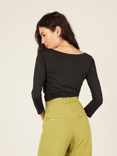 Carregar imagem no visualizador da galeria, Blusa Cachecouer Moscou UV +50 Preta - panou.br
